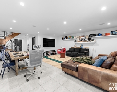 4607 Bedford Avenue - Photo Thumbnail 9