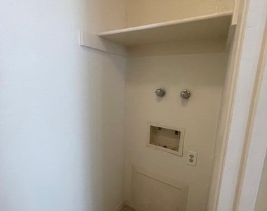 7041 Orizaba Avenue - Photo Thumbnail 10