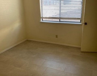 7041 Orizaba Avenue - Photo Thumbnail 14