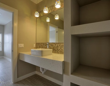 410 Thorn Avenue - Photo Thumbnail 4