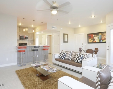 410 Thorn Avenue - Photo Thumbnail 2