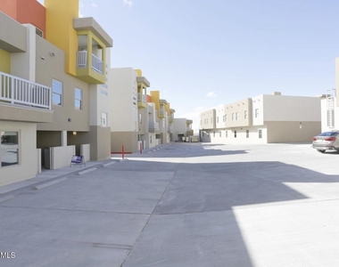 410 Thorn Avenue - Photo Thumbnail 7