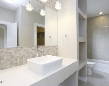 410 Thorn Avenue - Photo Thumbnail 5