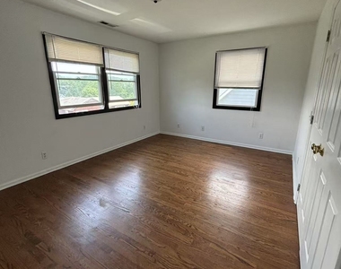 36 Nicholas Avenue - Photo Thumbnail 6