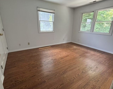 36 Nicholas Avenue - Photo Thumbnail 5