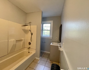 12 Lorraine Street - Photo Thumbnail 11