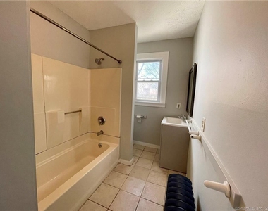 12 Lorraine Street - Photo Thumbnail 10