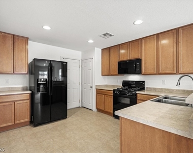 8640 Bella Sparkle Avenue - Photo Thumbnail 7