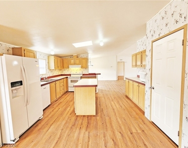 5220 Jerry Avenue - Photo Thumbnail 9