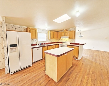 5220 Jerry Avenue - Photo Thumbnail 10