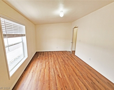5220 Jerry Avenue - Photo Thumbnail 17