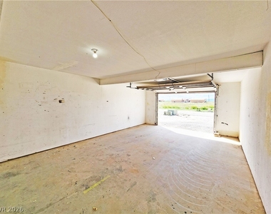 2341 E Calvada Boulevard - Photo Thumbnail 17