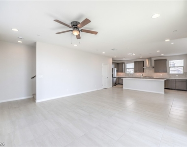 11504 Fleet Wing Avenue - Photo Thumbnail 8