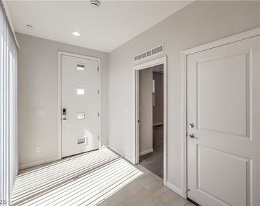 11504 Fleet Wing Avenue - Photo Thumbnail 4