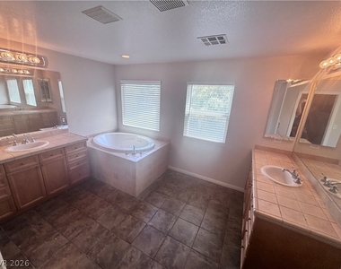 3117 Greenfriar Avenue - Photo Thumbnail 14
