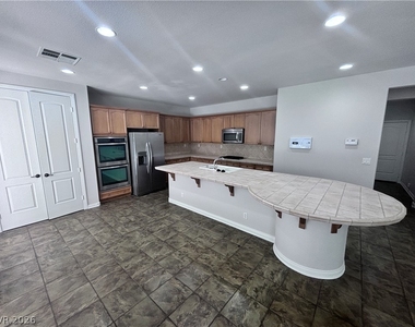 3117 Greenfriar Avenue - Photo Thumbnail 1