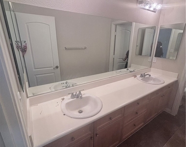 3117 Greenfriar Avenue - Photo Thumbnail 18