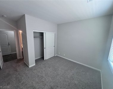 3117 Greenfriar Avenue - Photo Thumbnail 3