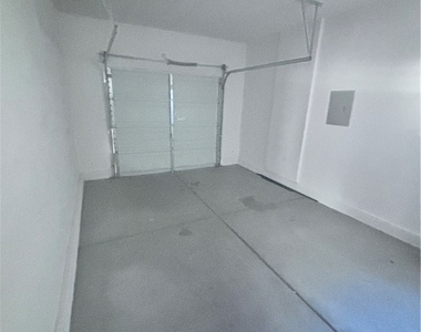 3117 Greenfriar Avenue - Photo Thumbnail 8