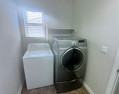 3117 Greenfriar Avenue - Photo Thumbnail 19