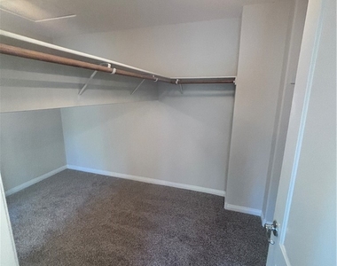 3117 Greenfriar Avenue - Photo Thumbnail 15