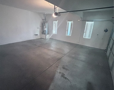 3117 Greenfriar Avenue - Photo Thumbnail 5
