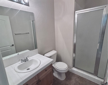 3117 Greenfriar Avenue - Photo Thumbnail 4