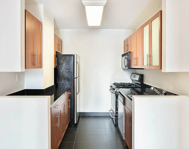 100 Maiden Lane - Photo Thumbnail 3