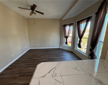 24 W Oneida Street - Photo Thumbnail 4