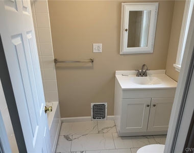 24 W Oneida Street - Photo Thumbnail 6