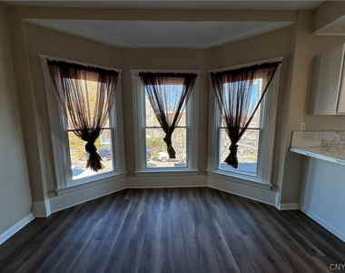 24 W Oneida Street - Photo Thumbnail 14
