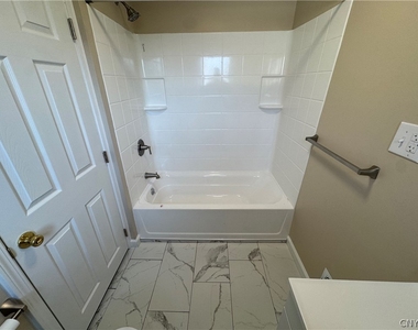 24 W Oneida Street - Photo Thumbnail 7