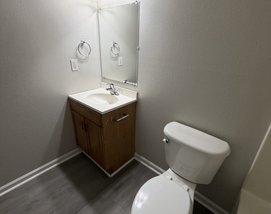 707 Lawnwood Avenue - Photo Thumbnail 12