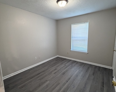 707 Lawnwood Avenue - Photo Thumbnail 10