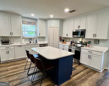135 Cedar Circle Drive - Photo Thumbnail 8
