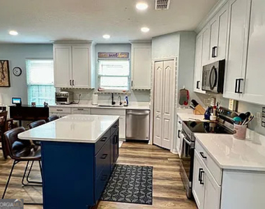 135 Cedar Circle Drive - Photo Thumbnail 5