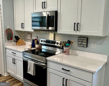 135 Cedar Circle Drive - Photo Thumbnail 9