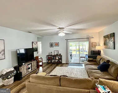 135 Cedar Circle Drive - Photo Thumbnail 17