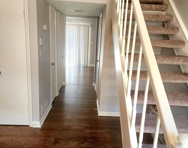 6572 Sleepy Hollow Lane - Photo Thumbnail 2