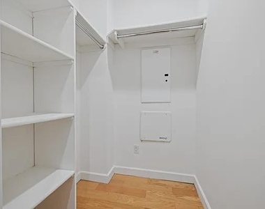 Wall Street - Photo Thumbnail 4