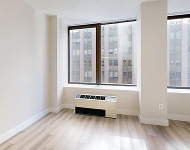 Wall Street - Photo Thumbnail 2