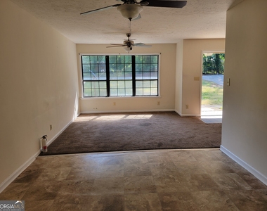 250 Lake Dr - Photo Thumbnail 1