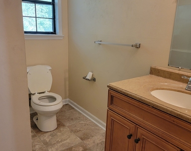 250 Lake Dr - Photo Thumbnail 4