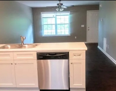 184 Strickland Avenue - Photo Thumbnail 2