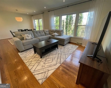 370 Herrington Drive Ne - Photo Thumbnail 4