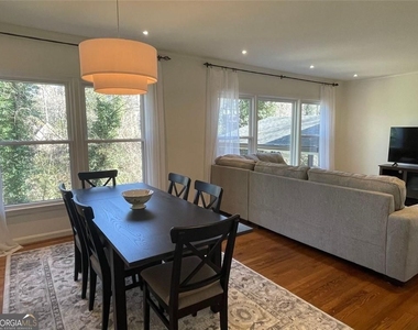 370 Herrington Drive Ne - Photo Thumbnail 2