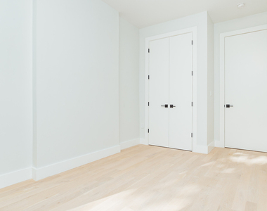 86 Clinton Ave - Photo Thumbnail 4