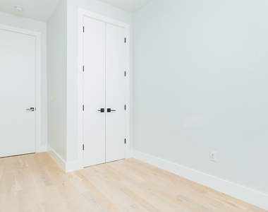 86 Clinton Ave - Photo Thumbnail 13