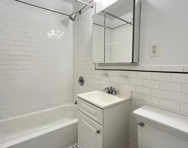 West 73rd St. & Columbus Ave - Photo Thumbnail 3