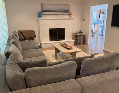 704 Dow Avenue - Photo Thumbnail 3